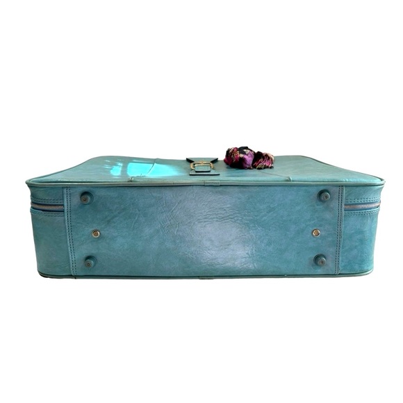 Vintage 1970s Blue Faux Leather Large Suitcase with‎ Buckle Front & Lock - Picture 5 of 9